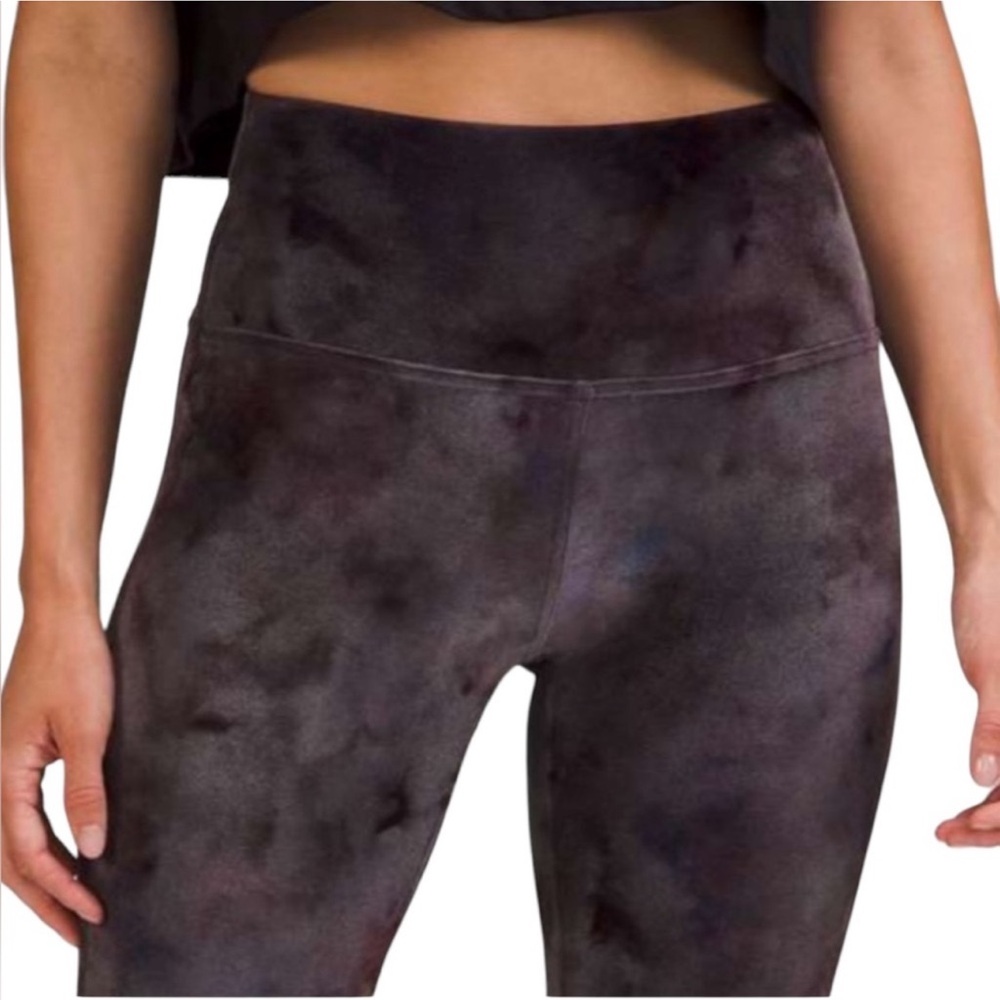 Lululemon Wunder Lounge Shorts 8” *Velour  Size 10